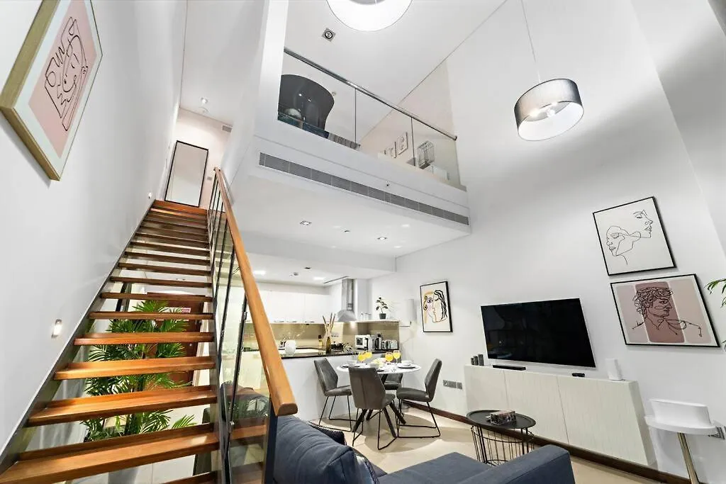 First Class 1Br Sophisticated Duplex Living Dubaj 0*,